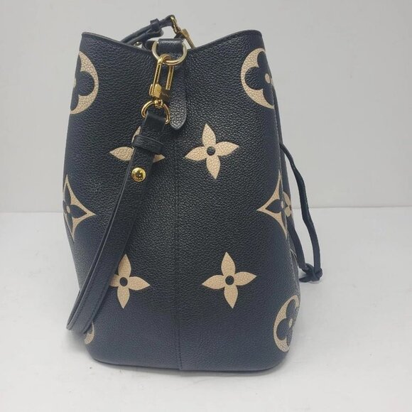 LOUIS VUITTON NEONOE MONOGRAM - Picture 5 of 9